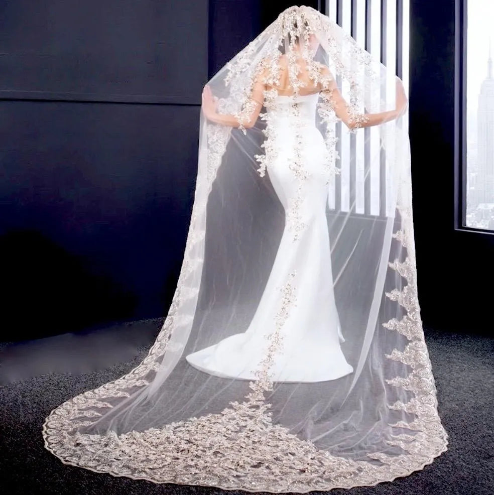 Darya Lace-Edge Cathedral Veil – Champagne, Ivory & White White