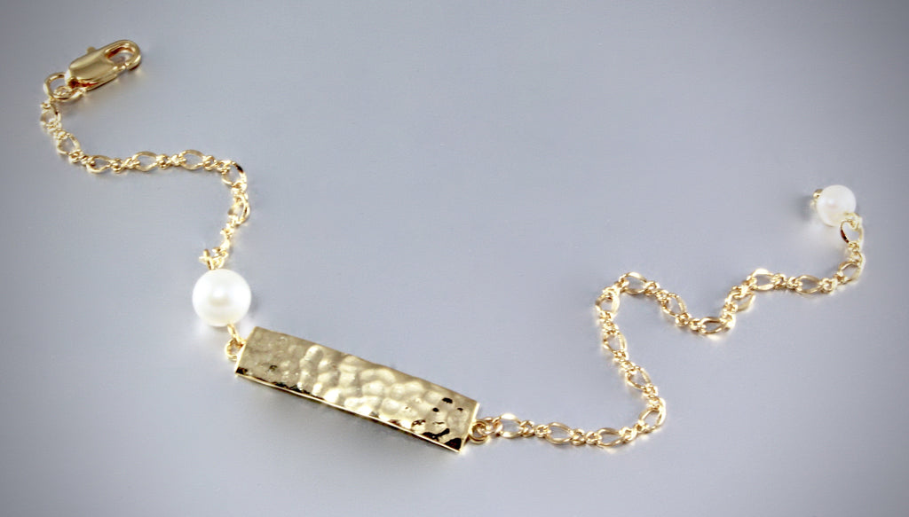 "Cora" - Minimalist Hammered Bar and Pearl Bridesmaid Bracelet - Available in Silver and Gold