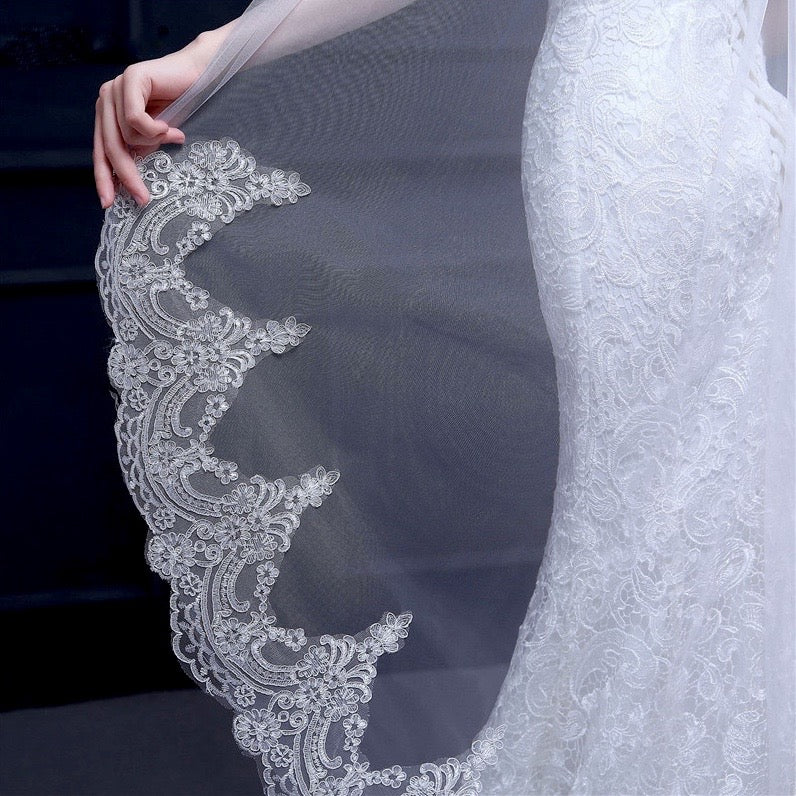 Wedding Veils - Lace Edge Knee Length Bridal Veil