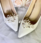 //www.adorabysimona.com/cdn/shop/files/BridalShoeClipsPearls2.webp?v=1761613675&width=165