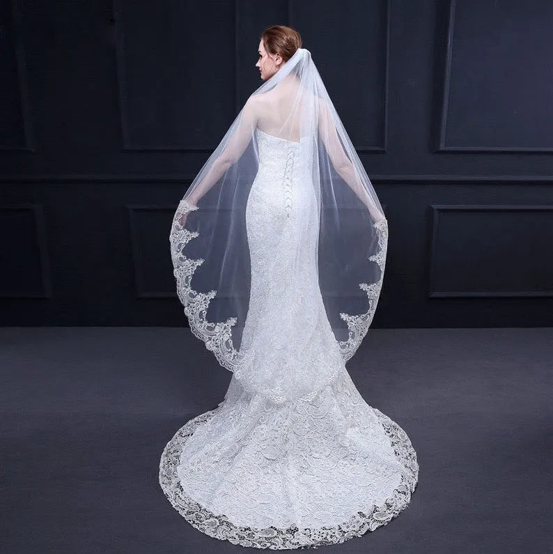 Wedding Veils - Lace Edge Knee Length Bridal Veil