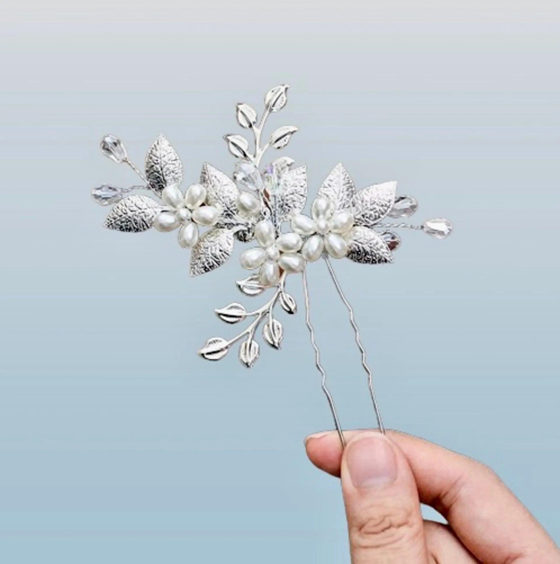Halle Pearl Hair Pin – Elegant Bridal Hair Accessory for Weddings