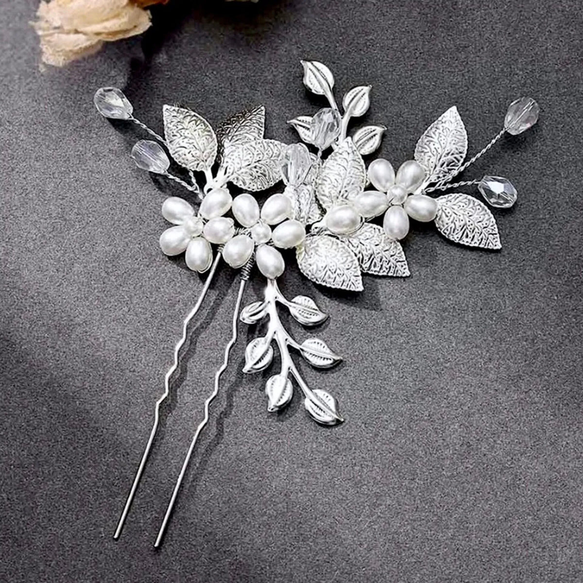Halle Pearl Hair Pin – Elegant Bridal Hair Accessory for Weddings