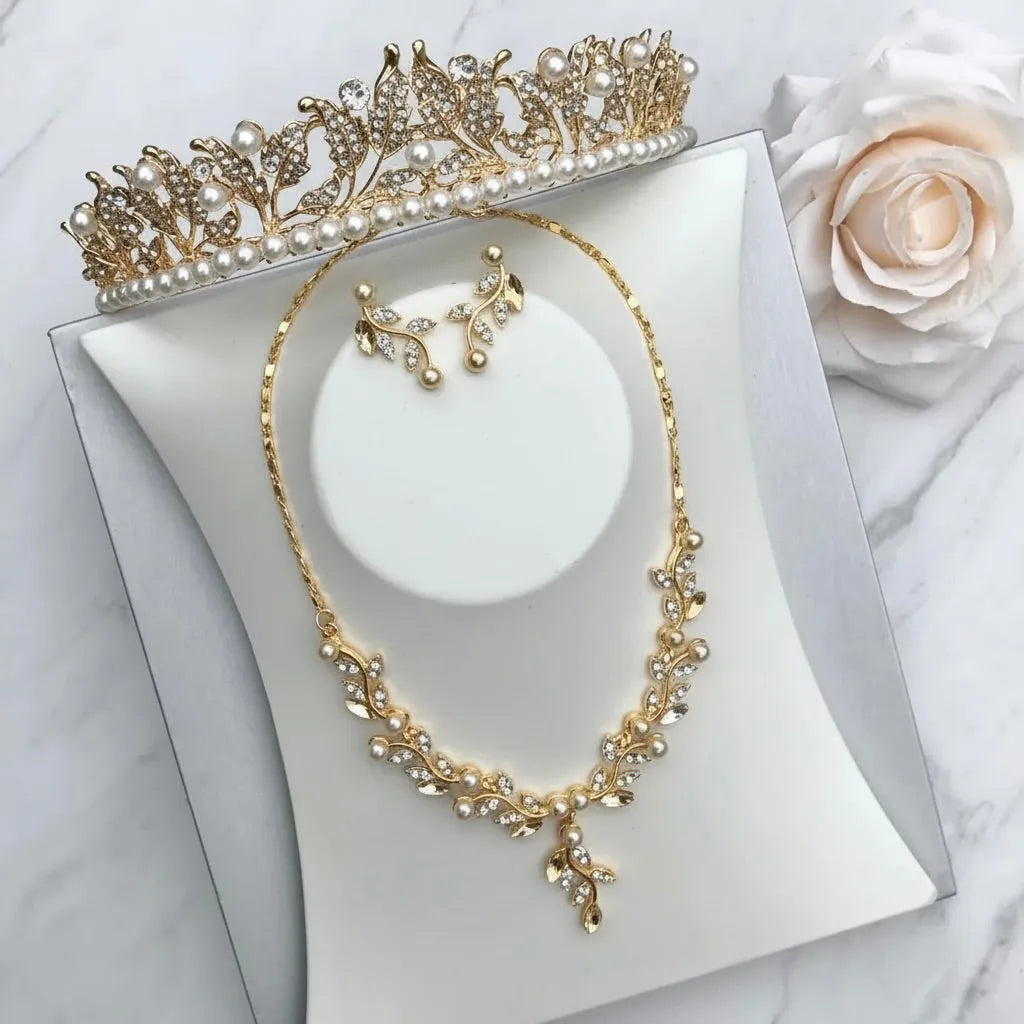 Pearl Wedding Jewelry - Pearl and Crystal Bridal Jewelry Set with Tiara 'Cumbria'
