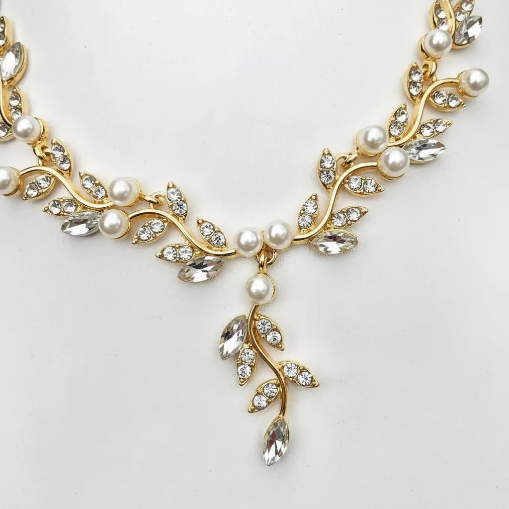 Pearl Wedding Jewelry - Pearl and Crystal Bridal Jewelry Set with Tiara 'Cumbria'