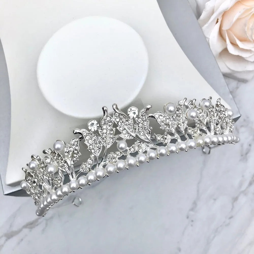 Pearl Wedding Jewelry - Pearl and Crystal Bridal Jewelry Set with Tiara 'Cumbria'