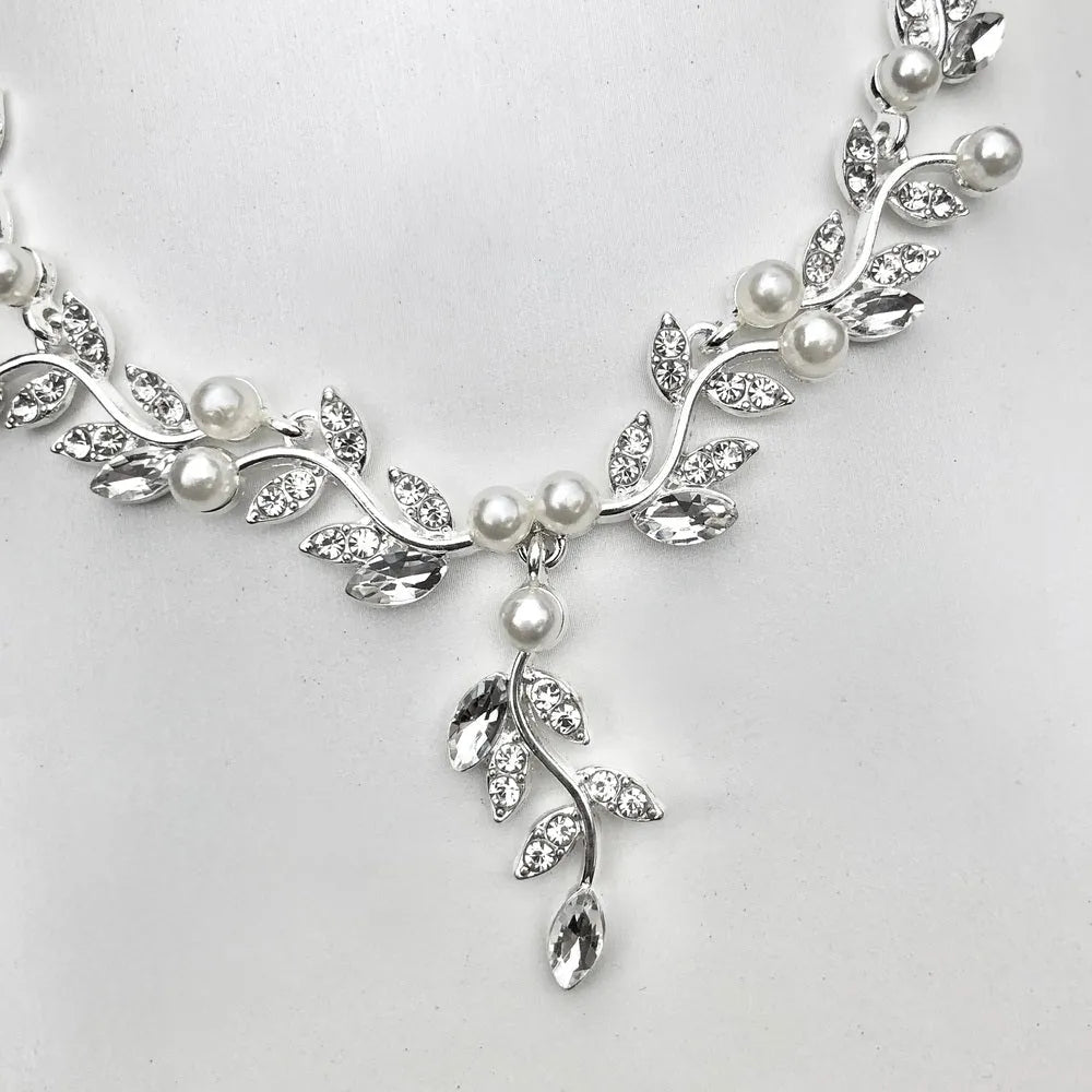 Pearl Wedding Jewelry - Pearl and Crystal Bridal Jewelry Set with Tiara 'Cumbria'