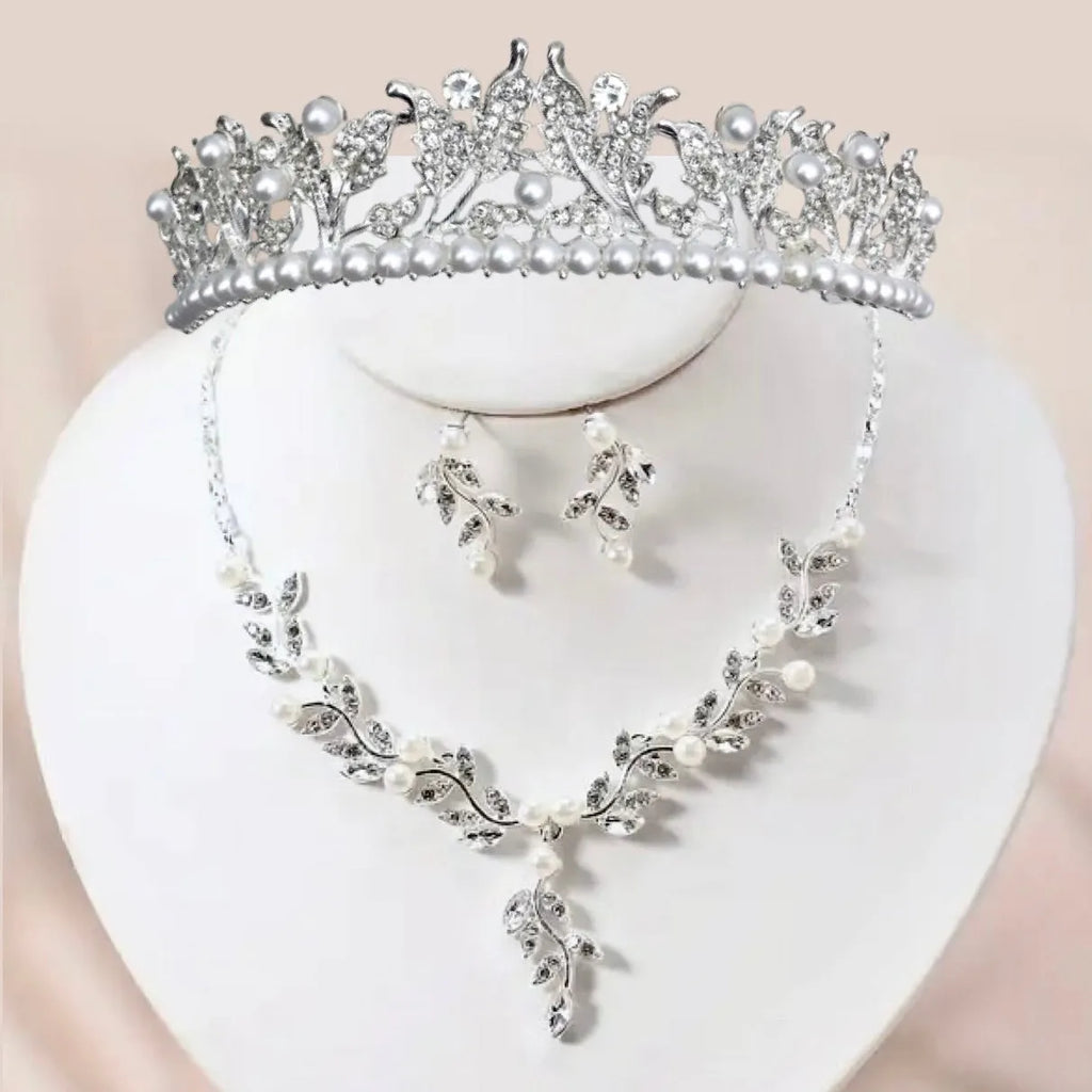 Pearl Wedding Jewelry - Pearl and Crystal Bridal Jewelry Set with Tiara 'Cumbria'
