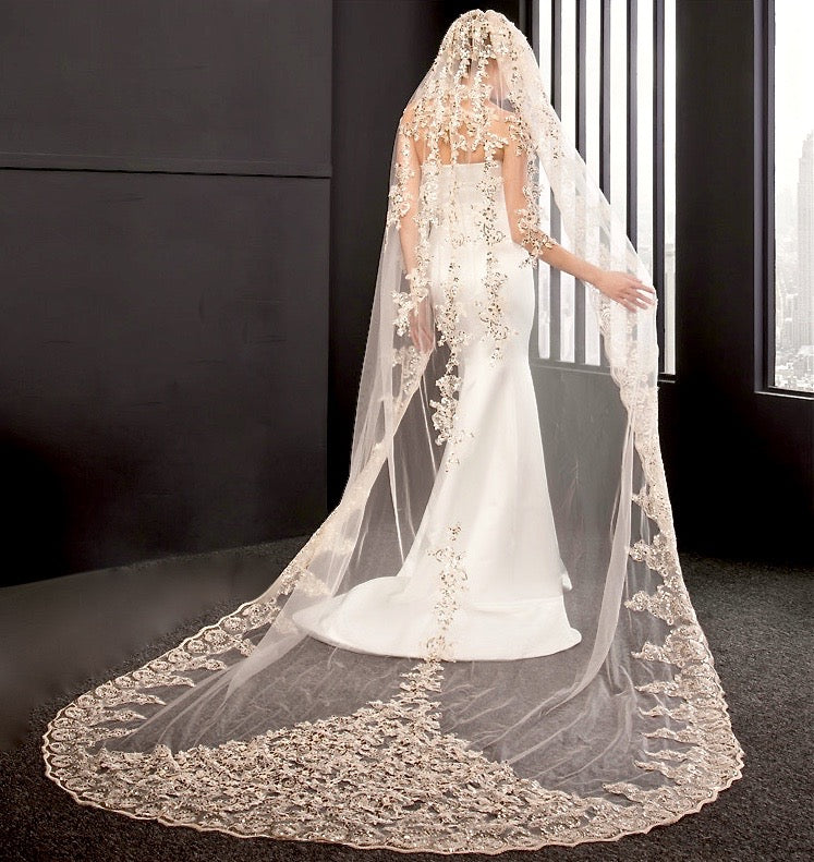 New, Wedding Veil, Lace Edge Hip Length Veil, Laurel Wreath Wedding Veil, Champagne Veil with Ivory Lace