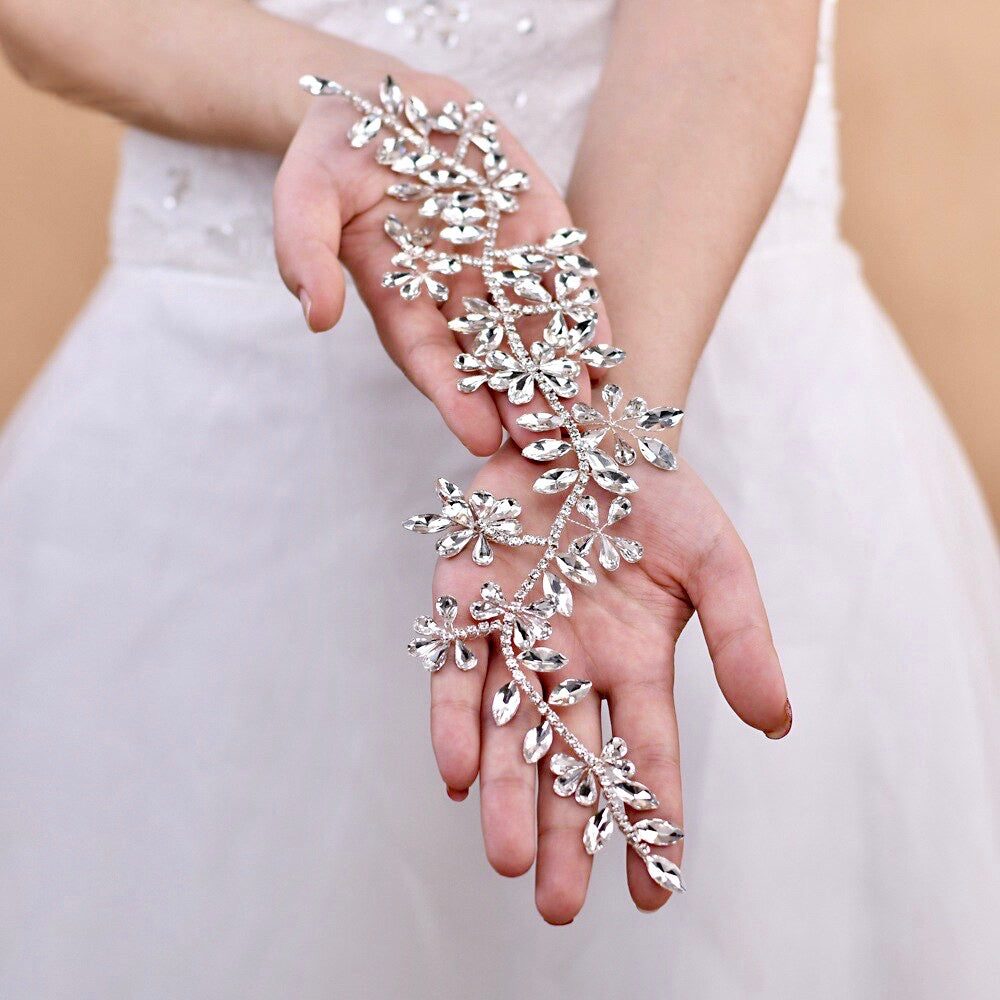 How to Choose What Jewelry to Wear with Your Wedding Dress