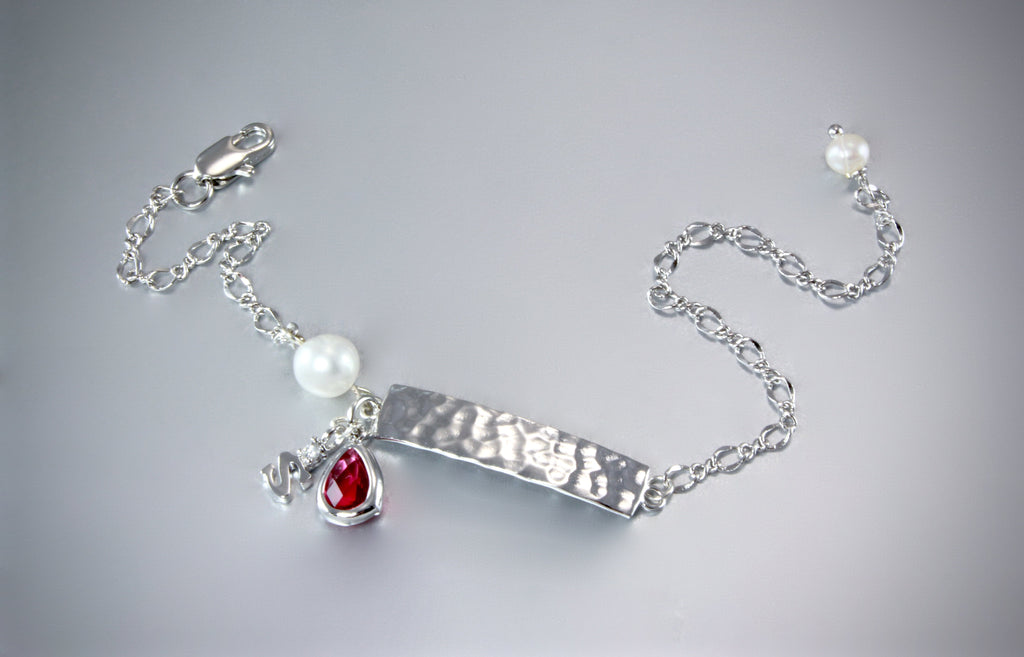 "Cora" - Minimalist Hammered Bar and Pearl Bridesmaid Bracelet - Available in Silver and Gold